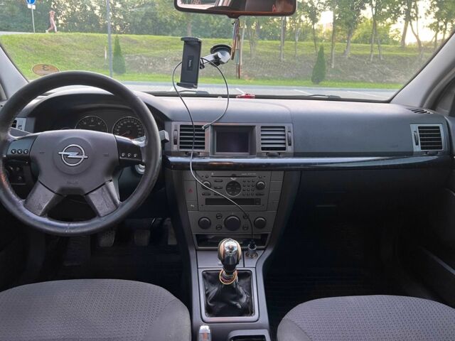 Серый Опель Сигнум, объемом двигателя 2.2 л и пробегом 200 тыс. км за 3800 $, фото 12 на Automoto.ua