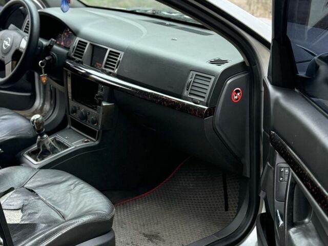 Серый Опель Сигнум, объемом двигателя 3 л и пробегом 300 тыс. км за 1450 $, фото 11 на Automoto.ua