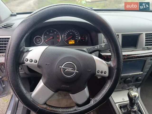 Серый Опель Сигнум, объемом двигателя 2.17 л и пробегом 326 тыс. км за 3600 $, фото 6 на Automoto.ua