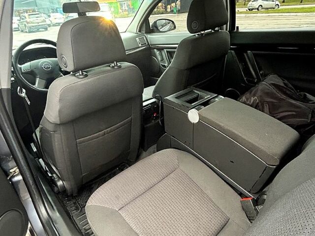 Серый Опель Сигнум, объемом двигателя 2.2 л и пробегом 125 тыс. км за 4999 $, фото 12 на Automoto.ua