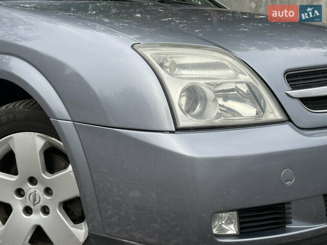 Серый Опель Сигнум, объемом двигателя 2.17 л и пробегом 294 тыс. км за 3790 $, фото 2 на Automoto.ua