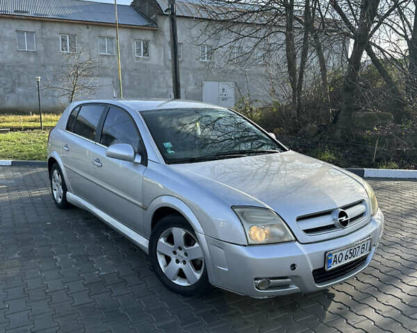 Серый Опель Сигнум, объемом двигателя 2.17 л и пробегом 330 тыс. км за 2500 $, фото 1 на Automoto.ua