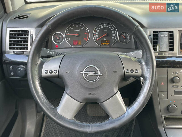 Серый Опель Сигнум, объемом двигателя 2.17 л и пробегом 294 тыс. км за 3790 $, фото 16 на Automoto.ua