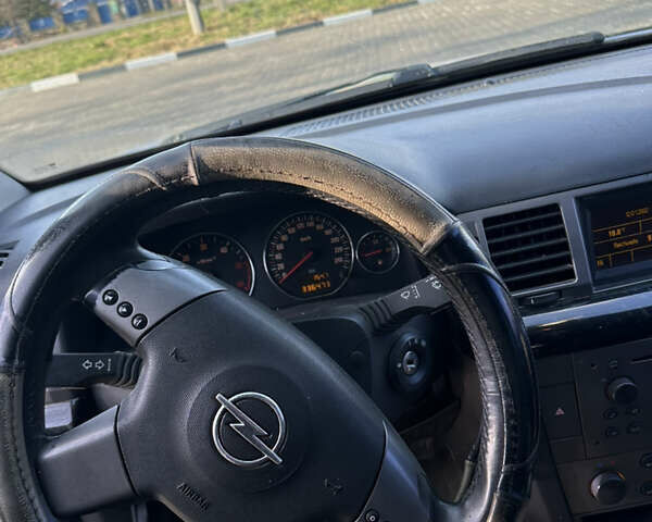 Серый Опель Сигнум, объемом двигателя 2.17 л и пробегом 330 тыс. км за 2500 $, фото 12 на Automoto.ua