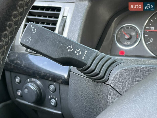 Серый Опель Сигнум, объемом двигателя 2.17 л и пробегом 294 тыс. км за 3790 $, фото 20 на Automoto.ua