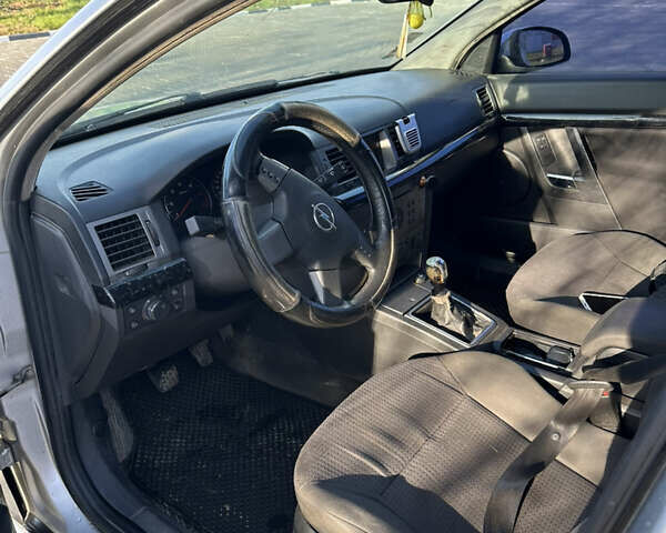 Серый Опель Сигнум, объемом двигателя 2.17 л и пробегом 330 тыс. км за 2500 $, фото 14 на Automoto.ua