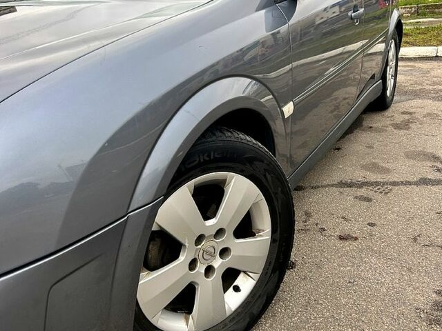 Серый Опель Сигнум, объемом двигателя 2.2 л и пробегом 125 тыс. км за 4999 $, фото 7 на Automoto.ua