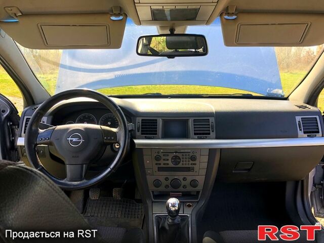 Серый Опель Сигнум, объемом двигателя 1.9 л и пробегом 385 тыс. км за 3400 $, фото 5 на Automoto.ua