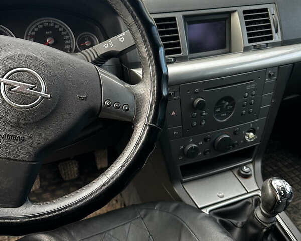 Серый Опель Сигнум, объемом двигателя 2.2 л и пробегом 270 тыс. км за 3500 $, фото 7 на Automoto.ua