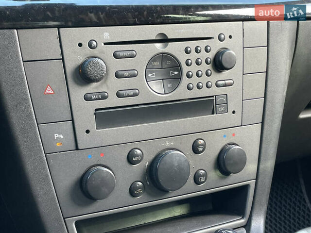 Серый Опель Сигнум, объемом двигателя 2.17 л и пробегом 294 тыс. км за 3790 $, фото 25 на Automoto.ua