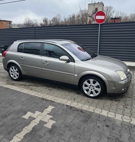 Серый Опель Сигнум, объемом двигателя 2.2 л и пробегом 156 тыс. км за 4500 $, фото 2 на Automoto.ua