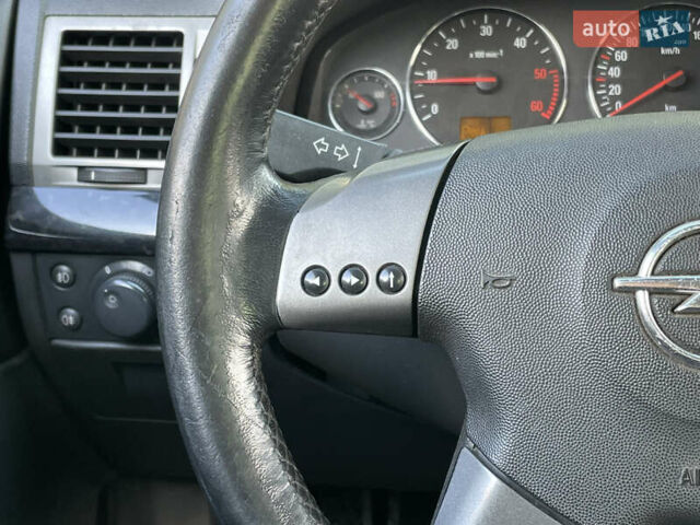 Серый Опель Сигнум, объемом двигателя 2.17 л и пробегом 294 тыс. км за 3790 $, фото 18 на Automoto.ua