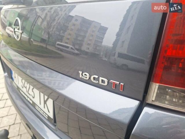 Серый Опель Сигнум, объемом двигателя 1.9 л и пробегом 274 тыс. км за 5450 $, фото 13 на Automoto.ua