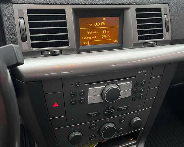 Серый Опель Сигнум, объемом двигателя 1.91 л и пробегом 318 тыс. км за 4500 $, фото 11 на Automoto.ua