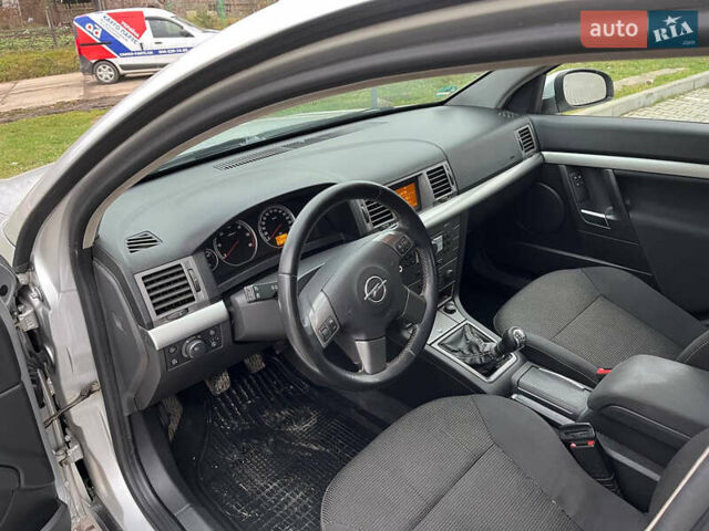 Серый Опель Сигнум, объемом двигателя 1.91 л и пробегом 318 тыс. км за 4500 $, фото 9 на Automoto.ua