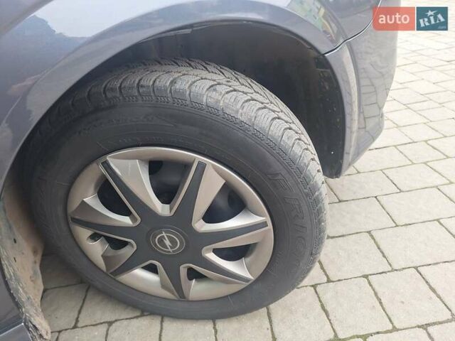 Серый Опель Сигнум, объемом двигателя 1.9 л и пробегом 274 тыс. км за 5450 $, фото 12 на Automoto.ua