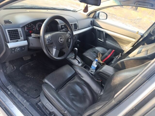 Серый Опель Сигнум, объемом двигателя 1.9 л и пробегом 333 тыс. км за 2350 $, фото 5 на Automoto.ua