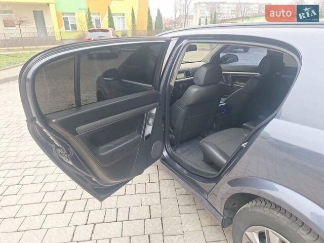 Серый Опель Сигнум, объемом двигателя 1.9 л и пробегом 274 тыс. км за 5450 $, фото 31 на Automoto.ua