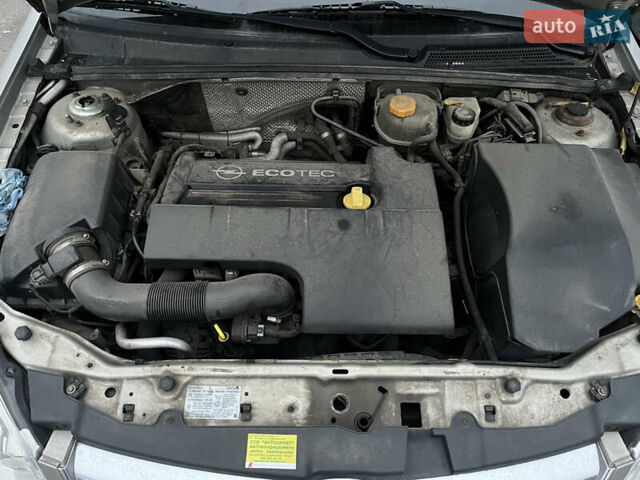 Серый Опель Сигнум, объемом двигателя 2.2 л и пробегом 251 тыс. км за 4700 $, фото 10 на Automoto.ua