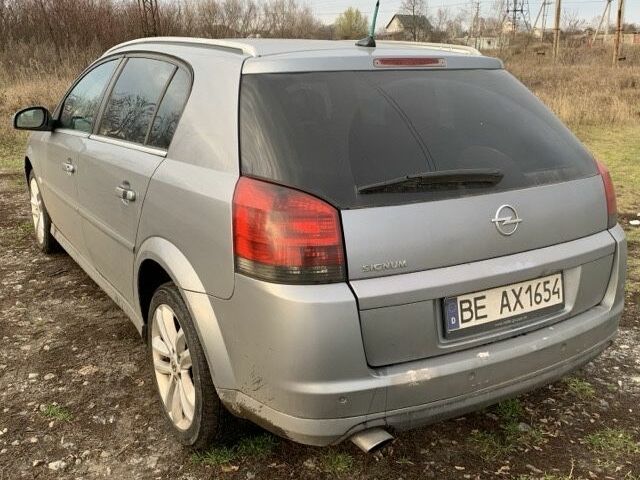 Серый Опель Сигнум, объемом двигателя 1.9 л и пробегом 363 тыс. км за 2601 $, фото 5 на Automoto.ua