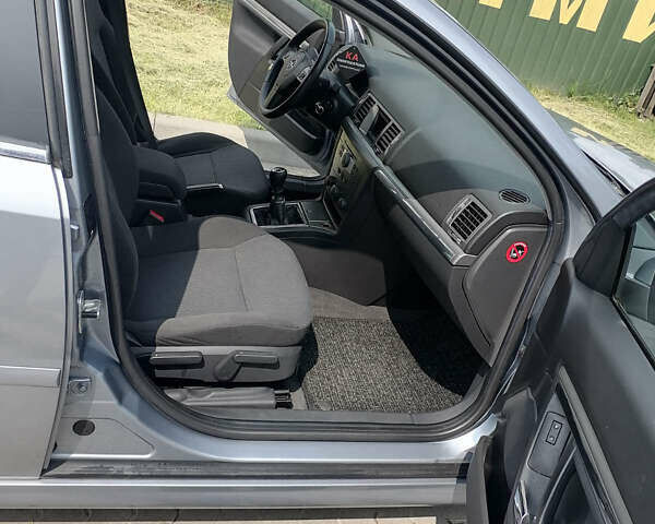 Серый Опель Сигнум, объемом двигателя 2.2 л и пробегом 209 тыс. км за 5200 $, фото 10 на Automoto.ua