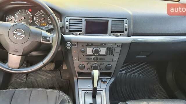 Серый Опель Сигнум, объемом двигателя 3 л и пробегом 327 тыс. км за 4700 $, фото 16 на Automoto.ua