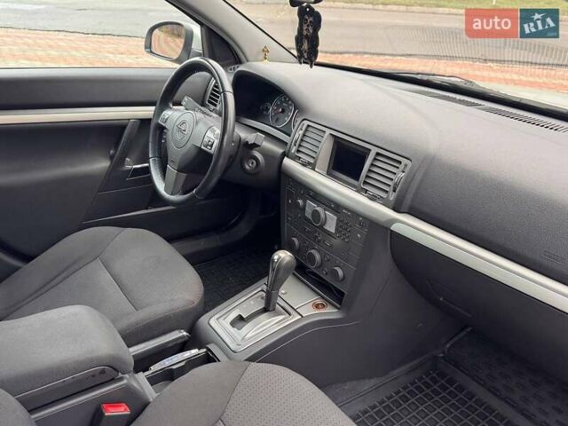 Серый Опель Сигнум, объемом двигателя 2.2 л и пробегом 259 тыс. км за 4999 $, фото 9 на Automoto.ua