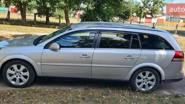 Серый Опель Сигнум, объемом двигателя 3 л и пробегом 327 тыс. км за 4700 $, фото 8 на Automoto.ua