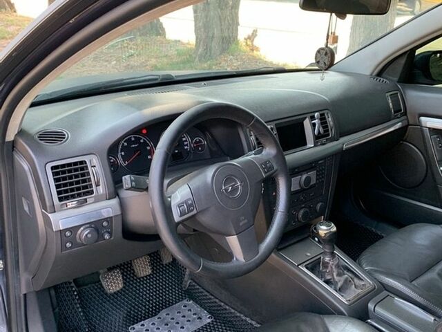 Серый Опель Сигнум, объемом двигателя 1.9 л и пробегом 337 тыс. км за 3800 $, фото 25 на Automoto.ua