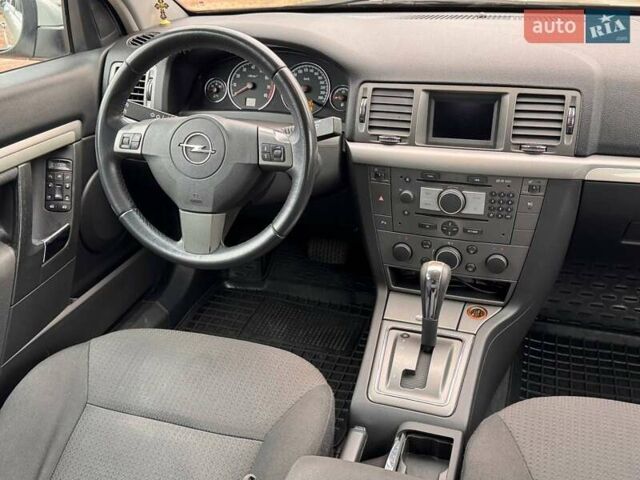 Серый Опель Сигнум, объемом двигателя 2.2 л и пробегом 259 тыс. км за 4999 $, фото 8 на Automoto.ua