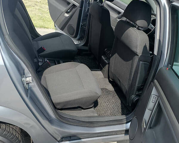 Серый Опель Сигнум, объемом двигателя 2.2 л и пробегом 209 тыс. км за 5200 $, фото 9 на Automoto.ua