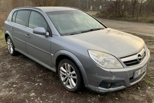 Серый Опель Сигнум, объемом двигателя 1.9 л и пробегом 363 тыс. км за 2601 $, фото 2 на Automoto.ua