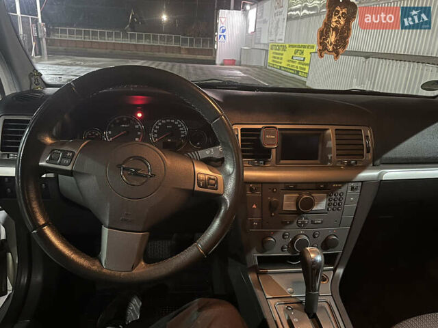 Серый Опель Сигнум, объемом двигателя 2.2 л и пробегом 251 тыс. км за 4700 $, фото 2 на Automoto.ua