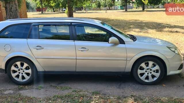 Серый Опель Сигнум, объемом двигателя 3 л и пробегом 327 тыс. км за 4700 $, фото 4 на Automoto.ua