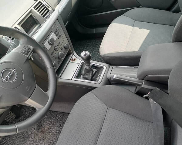 Серый Опель Сигнум, объемом двигателя 2.2 л и пробегом 209 тыс. км за 5200 $, фото 7 на Automoto.ua