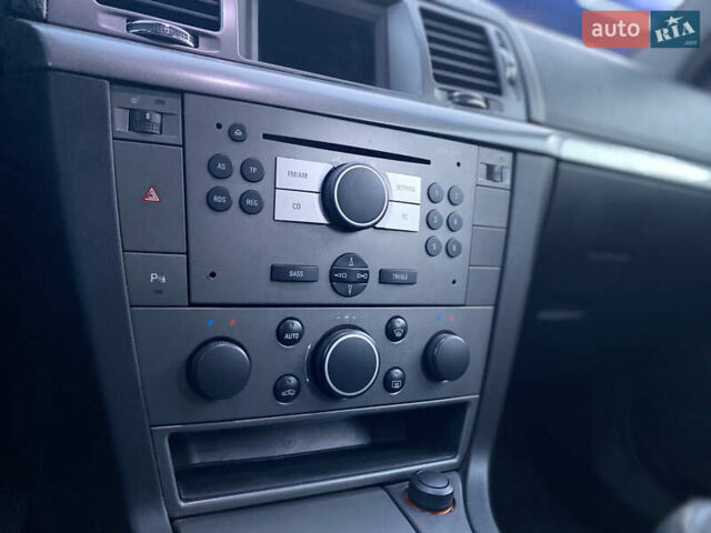 Опель Сигнум 2007 в Николаеве на Automoto.ua Серый Опель Сигнум, объемом двигателя 1.91 л и пробегом 299 тыс. км за 5599 $, фото 14 на Automoto.ua