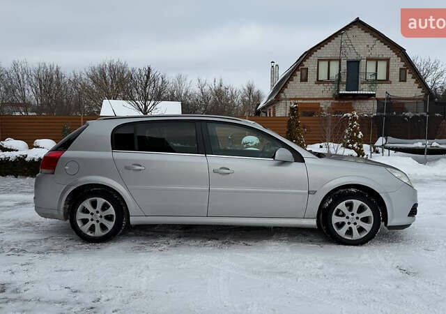 Серый Опель Сигнум, объемом двигателя 1.8 л и пробегом 312 тыс. км за 5100 $, фото 1 на Automoto.ua