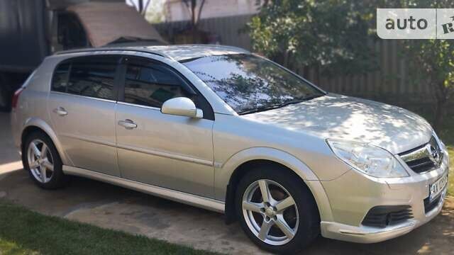 Серый Опель Сигнум, объемом двигателя 1.91 л и пробегом 300 тыс. км за 6250 $, фото 1 на Automoto.ua