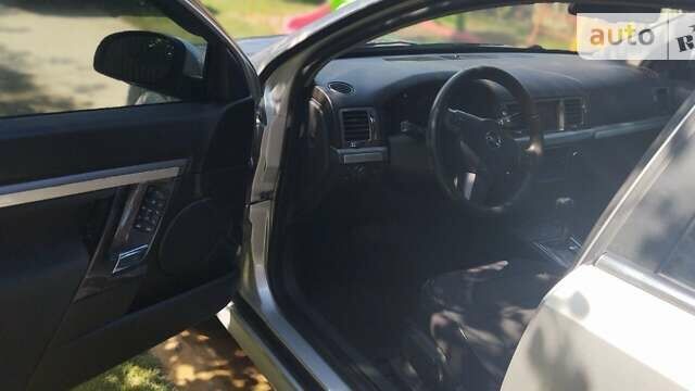 Серый Опель Сигнум, объемом двигателя 1.91 л и пробегом 300 тыс. км за 6250 $, фото 4 на Automoto.ua