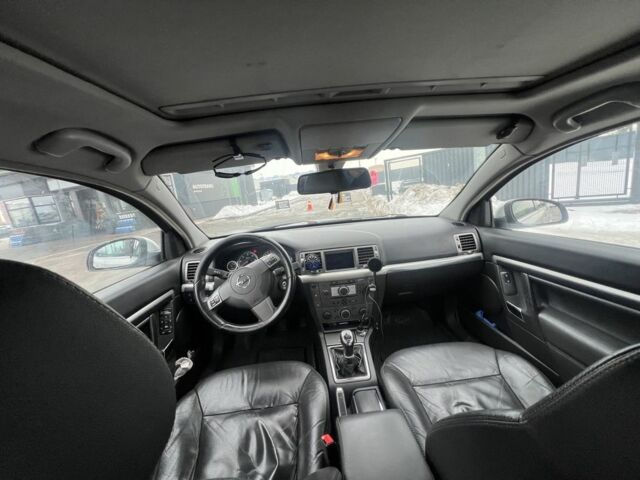 Серый Опель Сигнум, объемом двигателя 1.9 л и пробегом 395 тыс. км за 5000 $, фото 5 на Automoto.ua