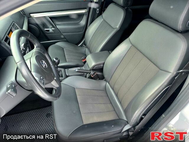 Серый Опель Сигнум, объемом двигателя 1.8 л и пробегом 20800 тыс. км за 4900 $, фото 7 на Automoto.ua