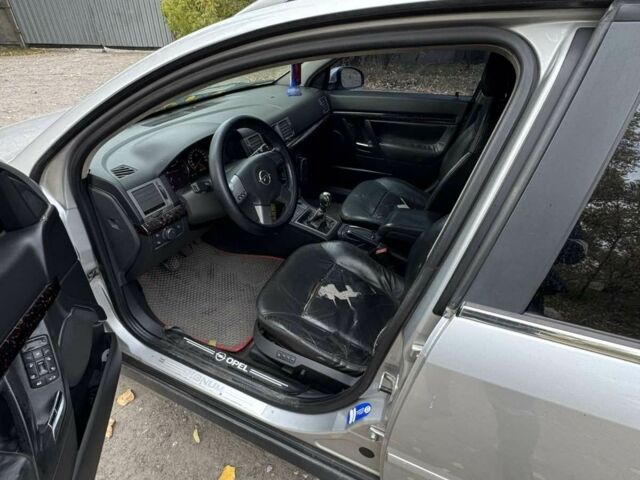 Серый Опель Сигнум, объемом двигателя 3 л и пробегом 250 тыс. км за 1799 $, фото 4 на Automoto.ua