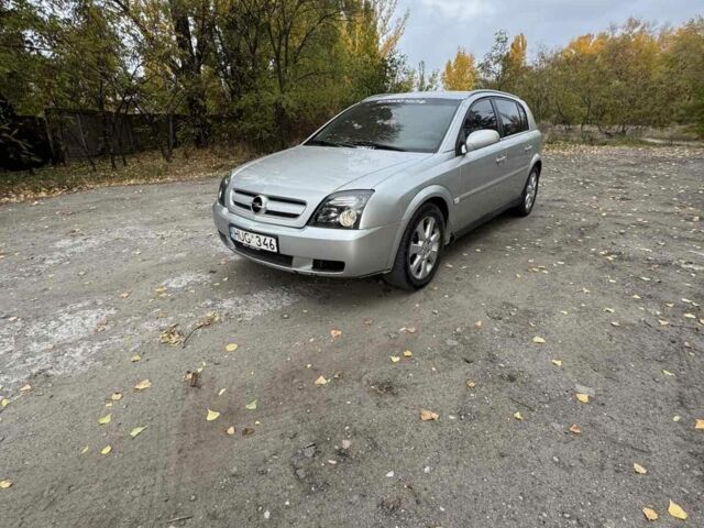 Серый Опель Сигнум, объемом двигателя 3 л и пробегом 250 тыс. км за 1799 $, фото 1 на Automoto.ua