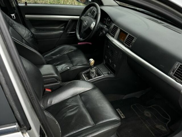 Серый Опель Сигнум, объемом двигателя 1.9 л и пробегом 270 тыс. км за 1950 $, фото 5 на Automoto.ua