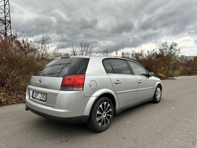 Серый Опель Сигнум, объемом двигателя 1.9 л и пробегом 270 тыс. км за 1950 $, фото 3 на Automoto.ua