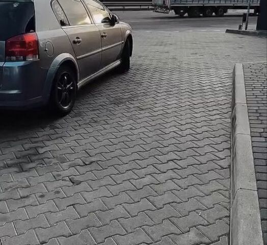 Серый Опель Сигнум, объемом двигателя 1.9 л и пробегом 300 тыс. км за 1500 $, фото 2 на Automoto.ua