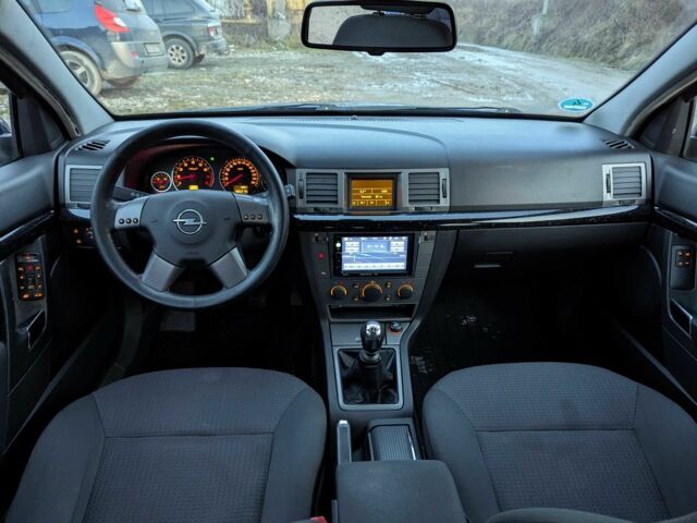 Синий Опель Сигнум, объемом двигателя 2.2 л и пробегом 180 тыс. км за 1999 $, фото 12 на Automoto.ua