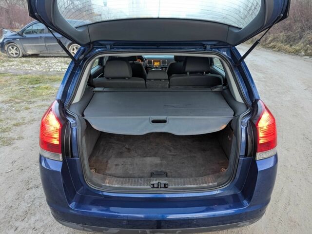 Синий Опель Сигнум, объемом двигателя 2.2 л и пробегом 180 тыс. км за 1999 $, фото 21 на Automoto.ua