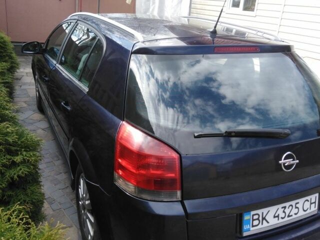 Синий Опель Сигнум, объемом двигателя 2.2 л и пробегом 363 тыс. км за 3200 $, фото 3 на Automoto.ua