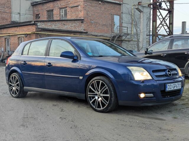Синий Опель Сигнум, объемом двигателя 2.2 л и пробегом 180 тыс. км за 1999 $, фото 1 на Automoto.ua